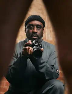 《我和我的丁丁》：成人世界的黑色幽默与生存困境，揭露人性的复杂与无奈